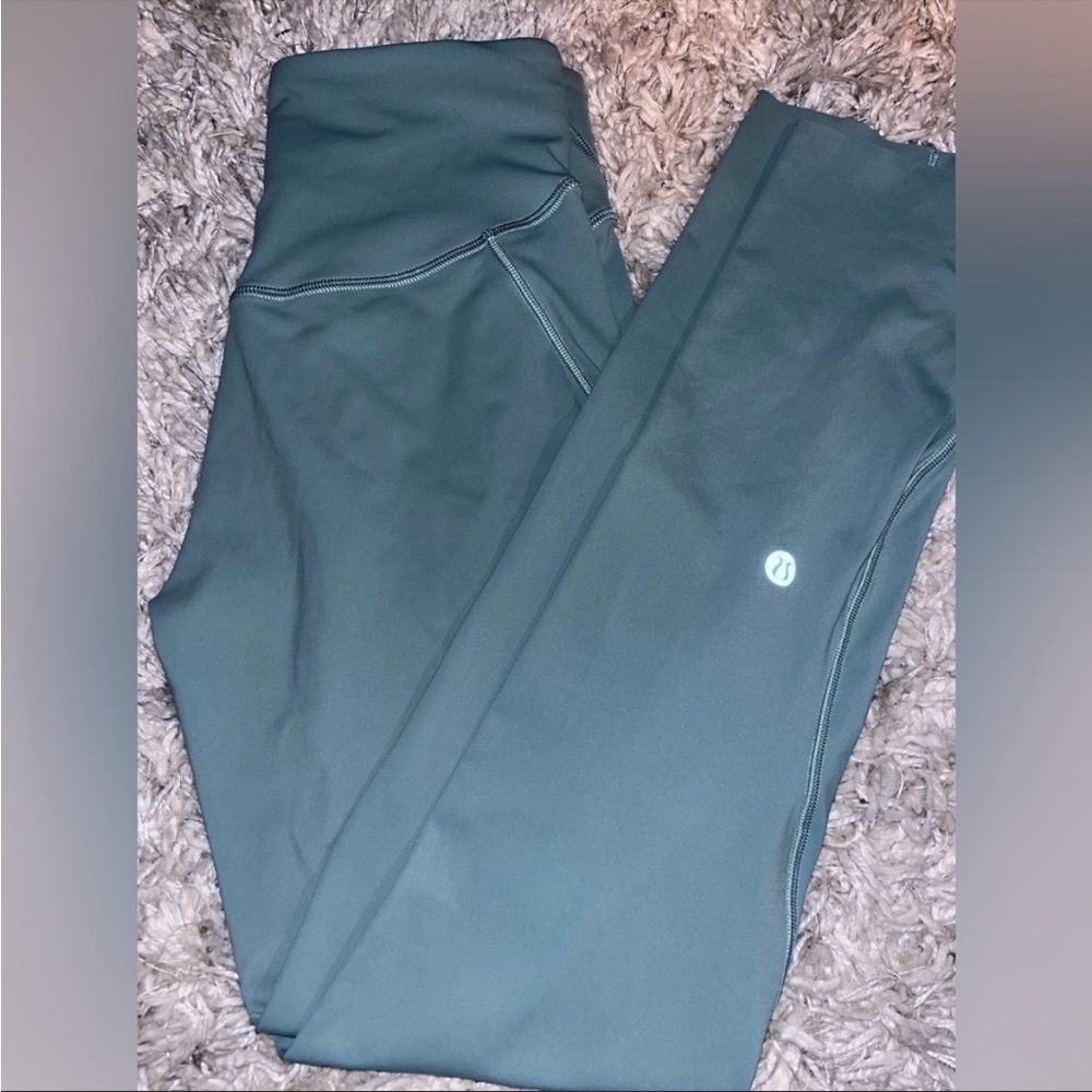 Lululemon base pace size 4